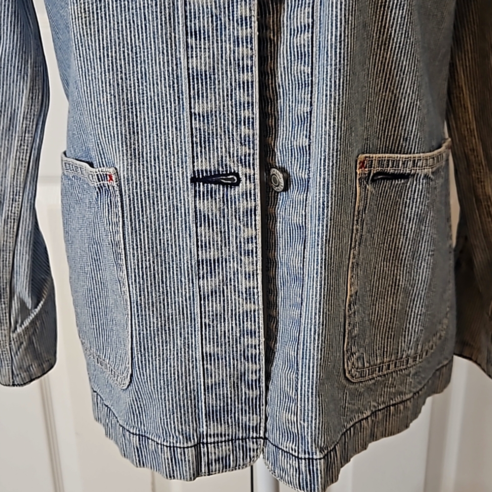 Gap Denim  Vintage Jean Jacket, from the 90's. - Picture 4 of 14